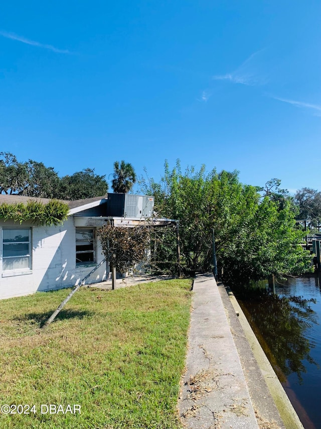 Listing photo 3 for 5952 S Riverside Dr, Port Orange FL 32127