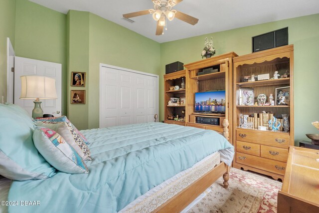 bedroom featuring a closet and ceiling fan