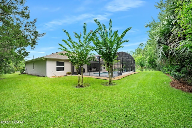118 Bird Of Paradise Dr, Palm Coast, FL 32137 - view of green lawn featuring an outdoor pool, glass enclosure, and a patio area