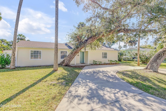 single story home with a front yard