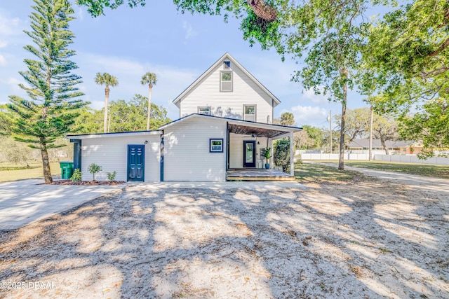 182 Howes St, Oak Hill, FL 32759 - view of front facade featuring fence