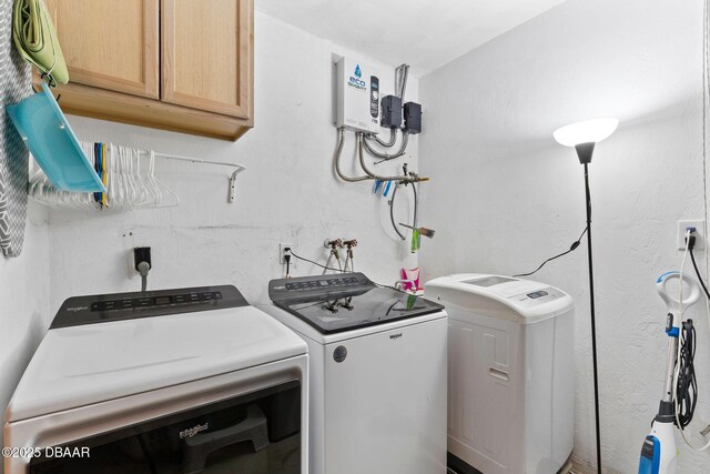 292 Fir St, Ormond Beach, FL 32174 - washroom featuring cabinet space and independent washer and dryer