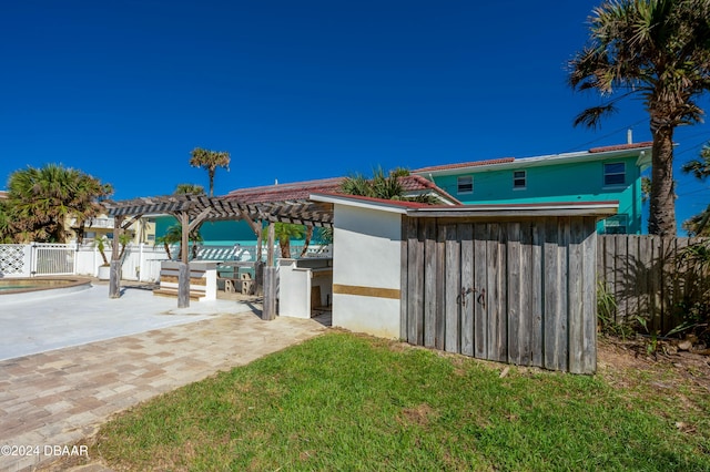 view of yard featuring a pergola and a patio