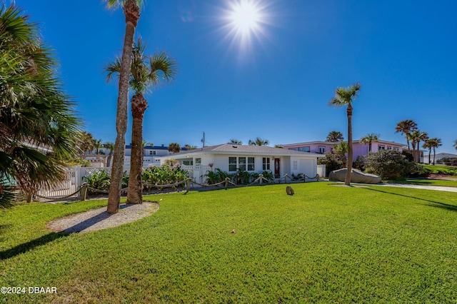 single story home with a front yard