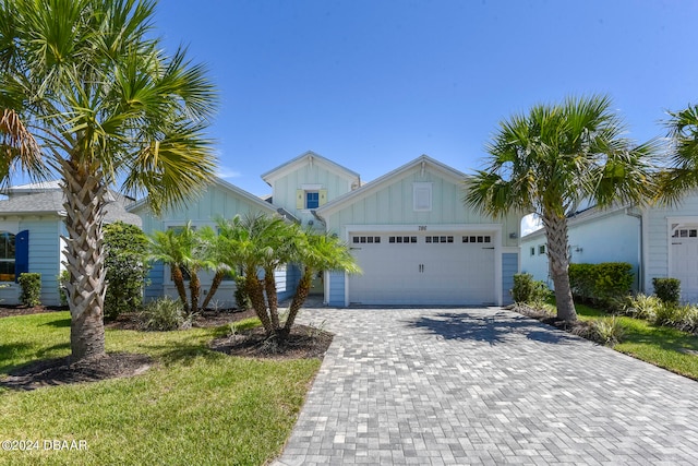 view of front facade with a garage and a front yard