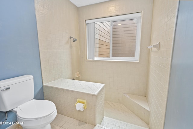 bathroom featuring toilet and tiled shower