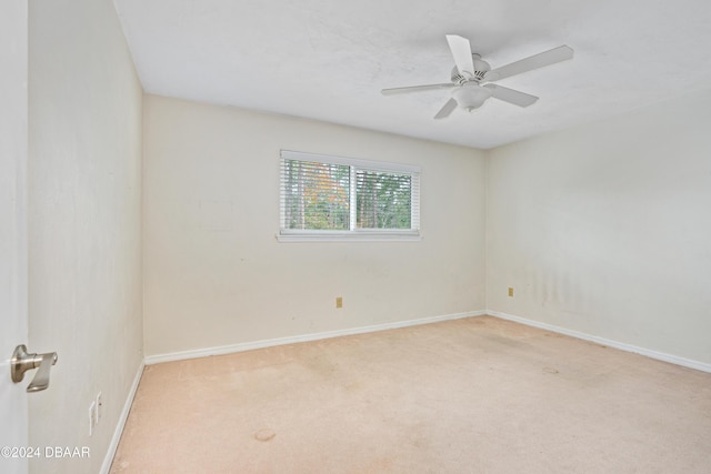 carpeted empty room featuring ceiling fan