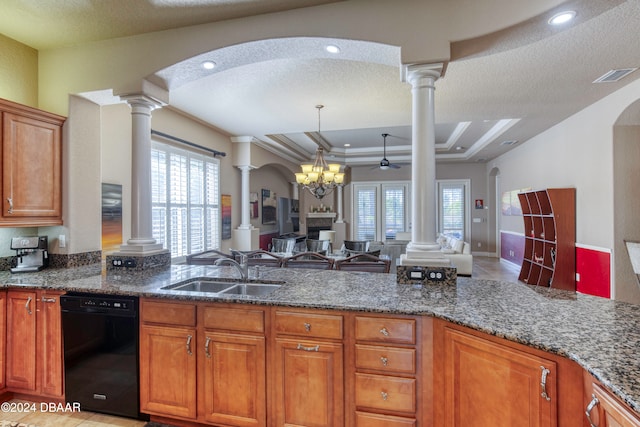 kitchen with sink, black dishwasher, crown molding, a textured ceiling, and ceiling fan with notable chandelier