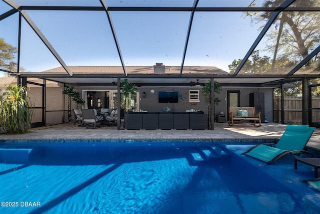 view of swimming pool featuring a lanai, an outdoor living space, a patio, and a fenced in pool