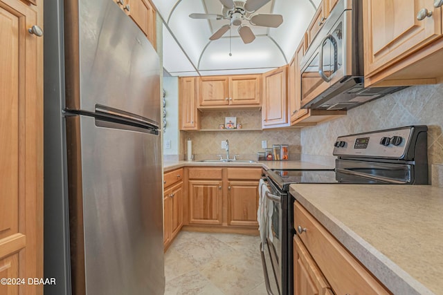 kitchen featuring appliances with stainless steel finishes, sink, ceiling fan, and backsplash