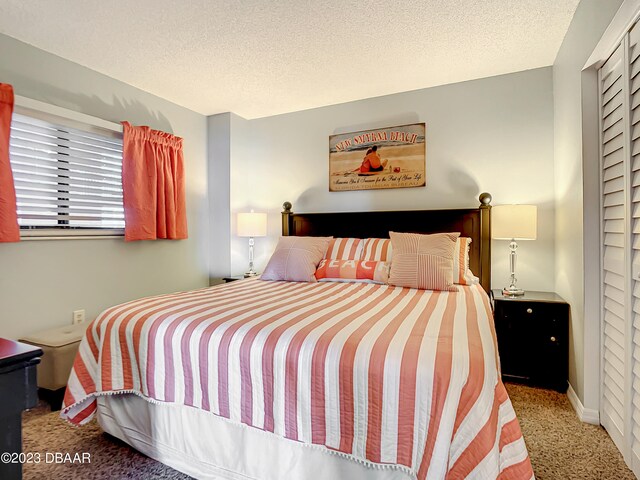 bedroom with carpet and a textured ceiling