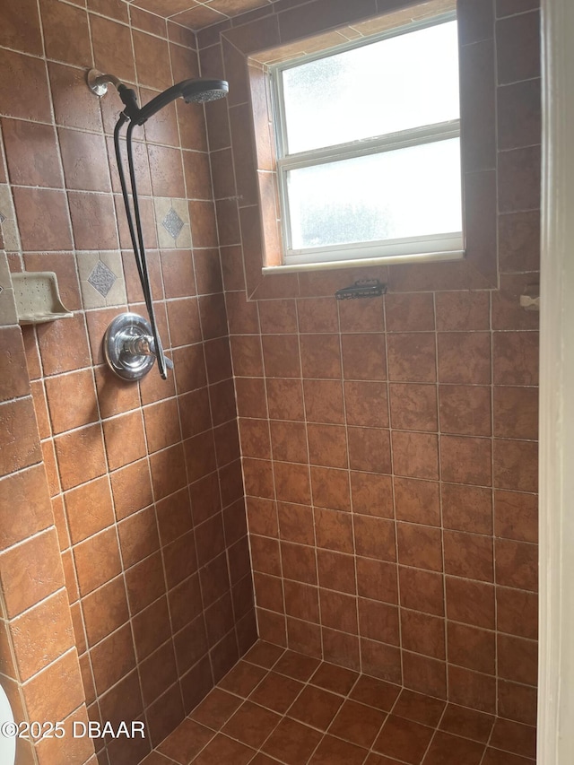 913 New Castle Ct, Holly Hill, FL 32117 - bathroom featuring tiled shower