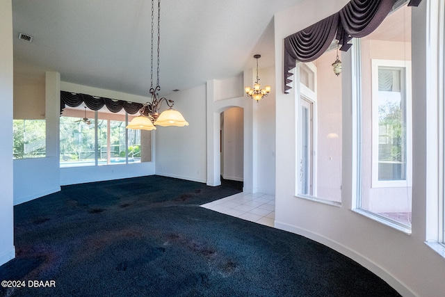 unfurnished room featuring carpet flooring and an inviting chandelier