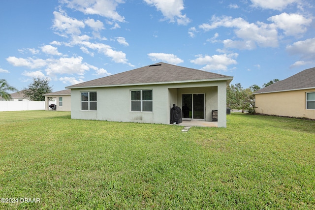 back of house featuring a yard