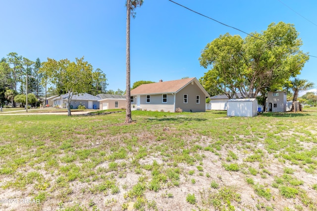 view of yard with a storage shed