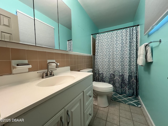 full bath with toilet, a shower with curtain, tile patterned floors, vanity, and tile walls