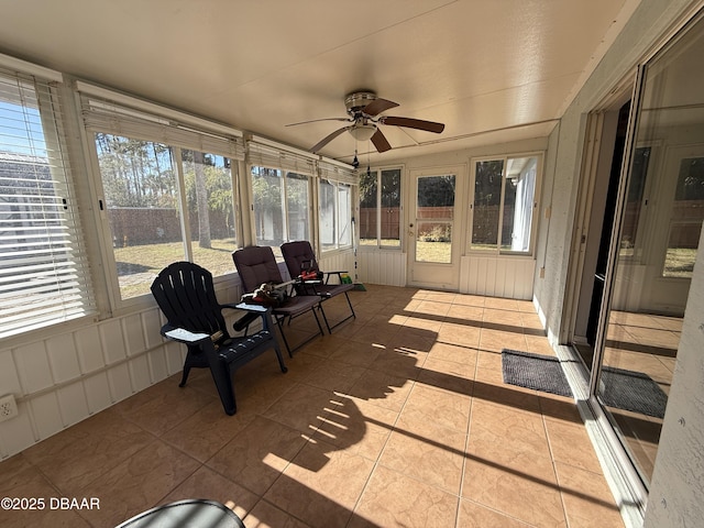 sunroom with ceiling fan