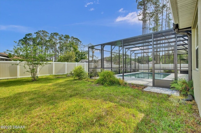 25 Egret Trl, Palm Coast, FL 32164 - fenced backyard featuring glass enclosure