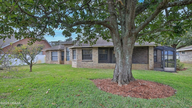 view of front facade featuring a lanai and a front lawn