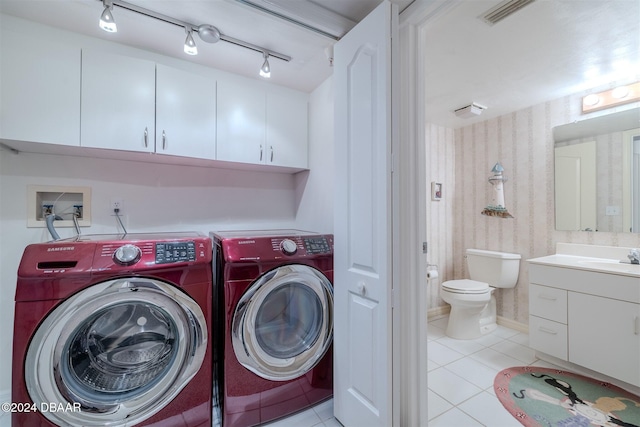 washroom featuring light tile patterned floors and independent washer and dryer