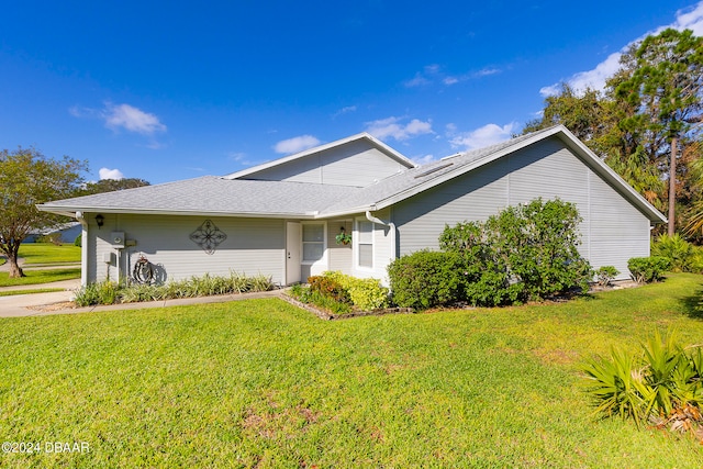 ranch-style home with a front yard