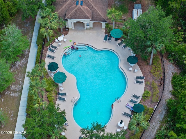 5 Cantilever Ct, Ormond Beach, FL 32174 - community pool with a patio area