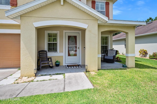 5 Cantilever Ct, Ormond Beach, FL 32174 - doorway to property featuring a porch, stucco siding, a yard, and a garage