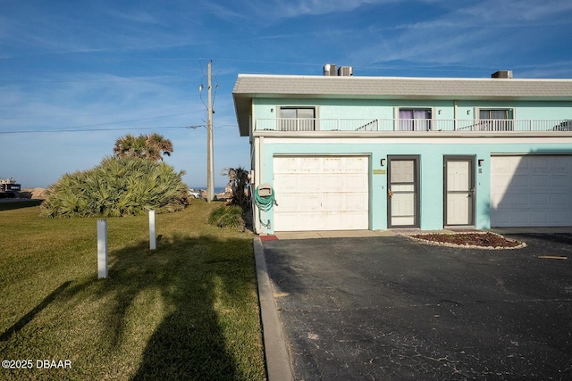 garage featuring aphalt driveway