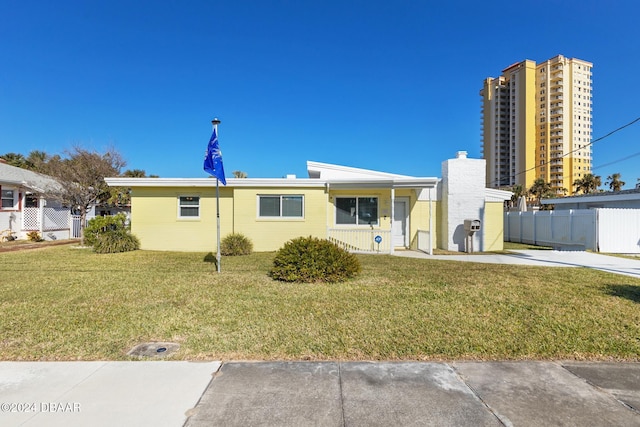 view of front of property with a front yard