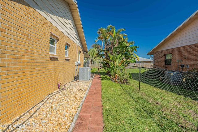 25 Laughing Gull Ln, Edgewater, FL 32141 - view of yard