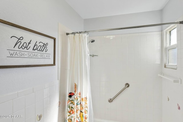 bathroom featuring shower / bath combo with shower curtain