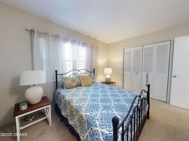 bedroom with carpet flooring and a closet