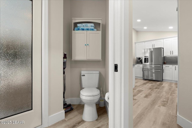 1589 Town Park Dr, Port Orange, FL 32129 - bathroom featuring tasteful backsplash, vaulted ceiling, hardwood / wood-style floors, and toilet