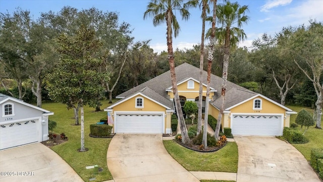 view of front of house featuring a garage and a front yard