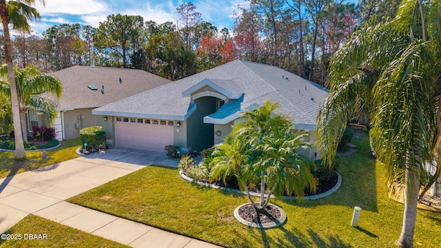 view of front facade featuring a garage and a front yard