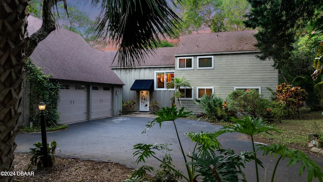 view of front facade featuring a garage