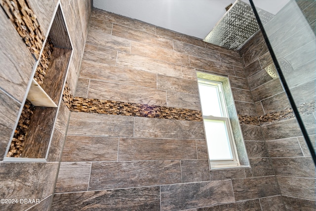 details featuring tiled shower