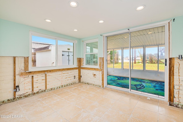 unfurnished room with light tile patterned floors