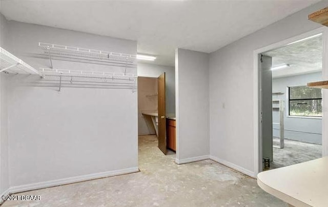 21305 86th Ave, Micanopy, FL 32667 - view of spacious closet
