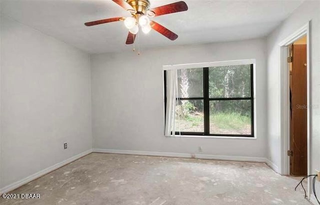 empty room featuring ceiling fan