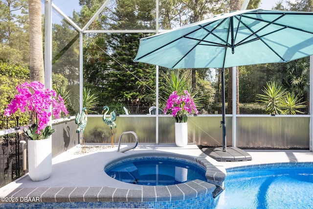 30 Bay Ct, Ormond Beach, FL 32174 - view of pool featuring an in-ground hot tub and a patio area