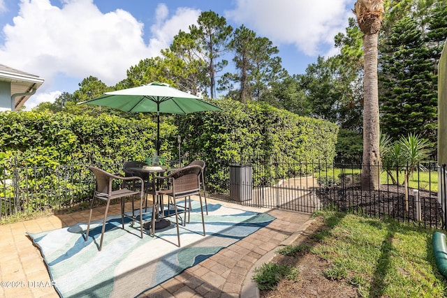 30 Bay Ct, Ormond Beach, FL 32174 - view of patio / terrace with outdoor dining area