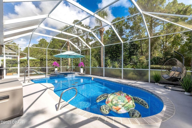 30 Bay Ct, Ormond Beach, FL 32174 - swimming pool featuring a jacuzzi, a patio area, and glass enclosure