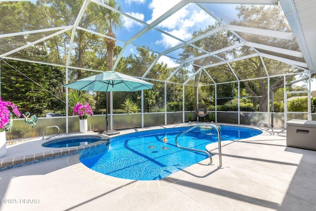 30 Bay Ct, Ormond Beach, FL 32174 - view of pool featuring a patio area, a pool with connected hot tub, and glass enclosure