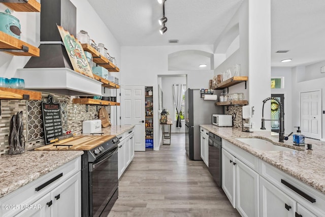 30 Bay Ct, Ormond Beach, FL 32174 - kitchen featuring open shelves, appliances with stainless steel finishes, tasteful backsplash, and a textured ceiling