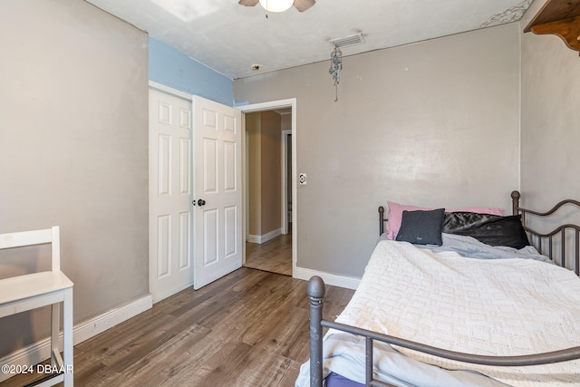 bedroom with hardwood / wood-style floors, ceiling fan, and a closet