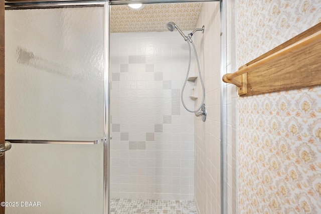 1 River Bluff Ct, Ormond Beach, FL 32174 - full bathroom featuring a stall shower and wallpapered walls
