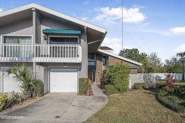 view of front of house featuring a garage and a front yard