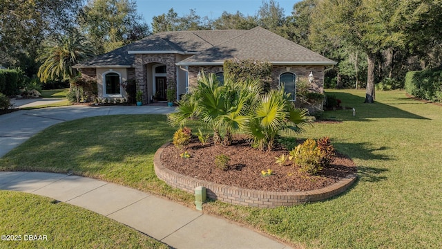 view of front of house featuring a front lawn