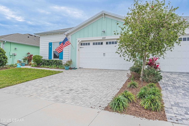 ranch-style home featuring a garage